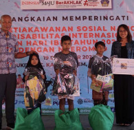 Lestarian dan Rotary Denpasar Bagi-bagi 10 ribu Nasi Bungkus